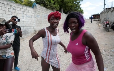 아이티 갱단, 종교계 시위대에 총기 난사…최소 7명 사망 