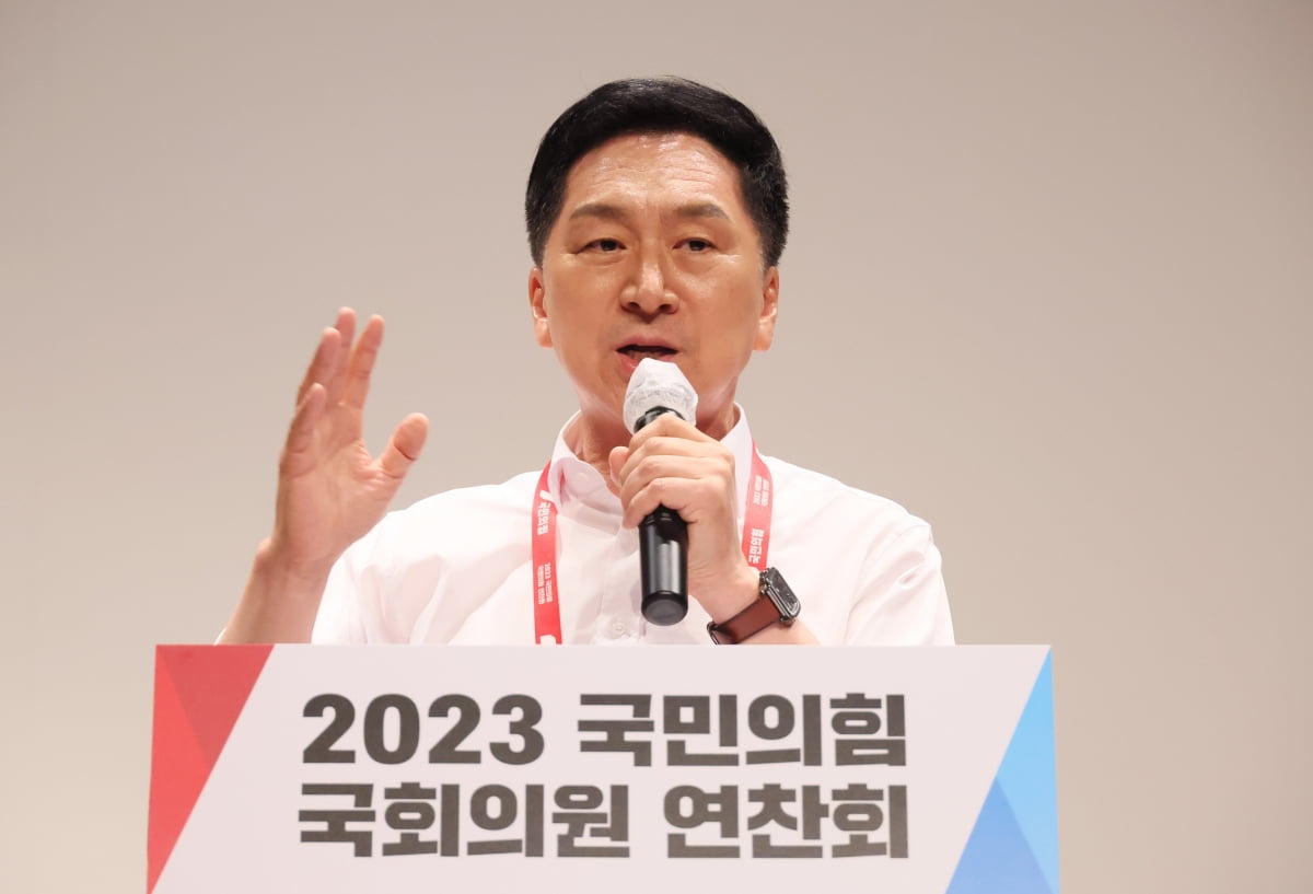 김기현 국민의힘 대표가 28일 인천 중구 인천국제공항공사 인재개발원에서 열린 2023 국회의원 연찬회에서 발언하고 있다.  / 사진=연합뉴스