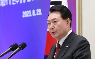 [속보] 윤 대통령 "공산세력, 조작·선동으로 자유사회 교란"