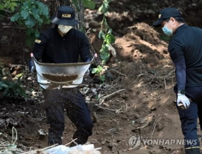 '용인 장애 영아 살해' 친부·외조모 살인 혐의 구속기소