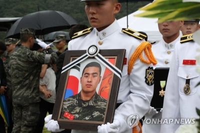 군, 채상병 사건 경찰 이첩하려다 회수…해병대 수사단장은 해임(종합)