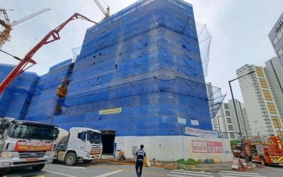 [속보] "온라인카지노추천 9층 공사장 붕괴 현장서 심정지 상태 1명 발견"