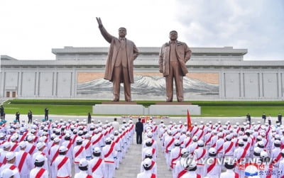 북, '선군절' 맞아 "김정일 국방공업 노고로 핵보유국 솟구쳐"