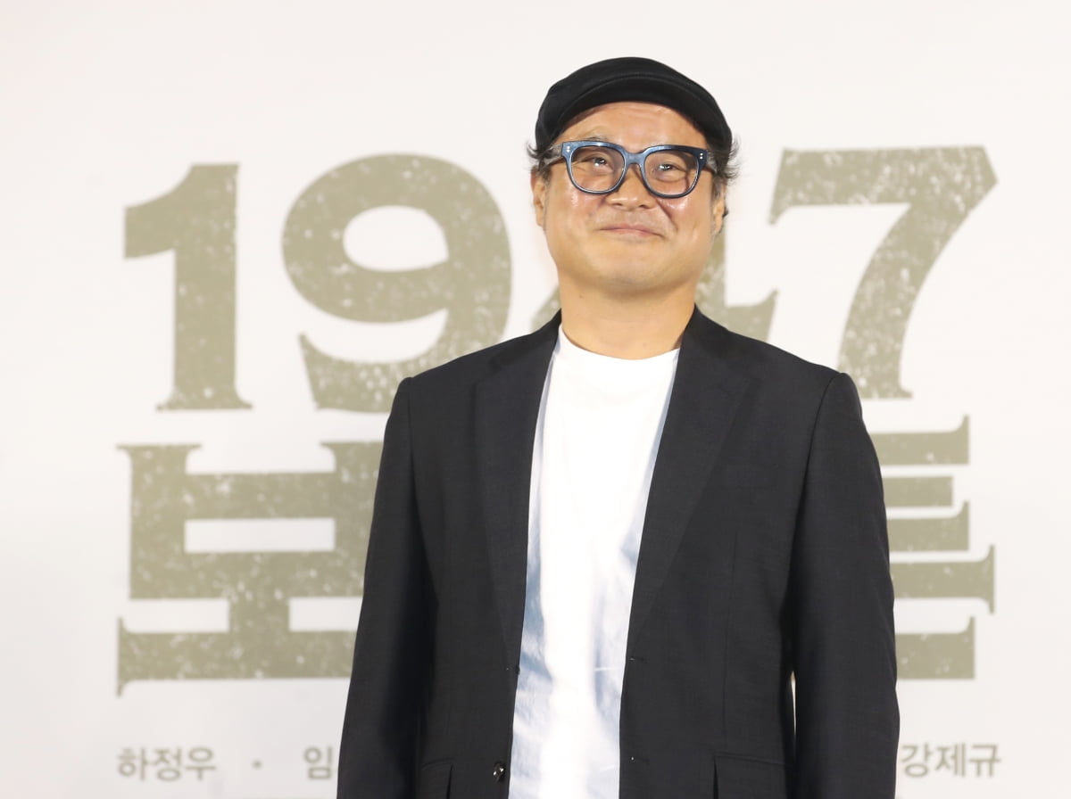 배우 김상호가 31일 서울 롯데시네마 건대입구점에서 열린 영화 '1947 보스톤' 제작보고회에서 미소를 짓고 있다. /사진=뉴스1