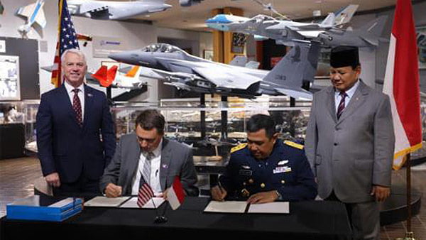 인도네시아 정부가 미국 보잉사와 지난 달 F-15EX 전투기 구매 MOU를 체결하고 있다. 연합뉴스