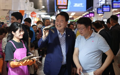 '광우병 사태' 때와 달랐다…野 지지율, 수도권·호남서 '뚝' [신현보의 딥데이터]