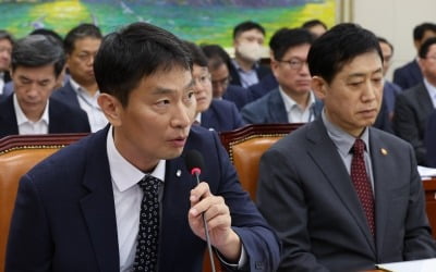 '정치공세' 직접 반박한 이복현…"라임펀드 특혜 환매는 불법"