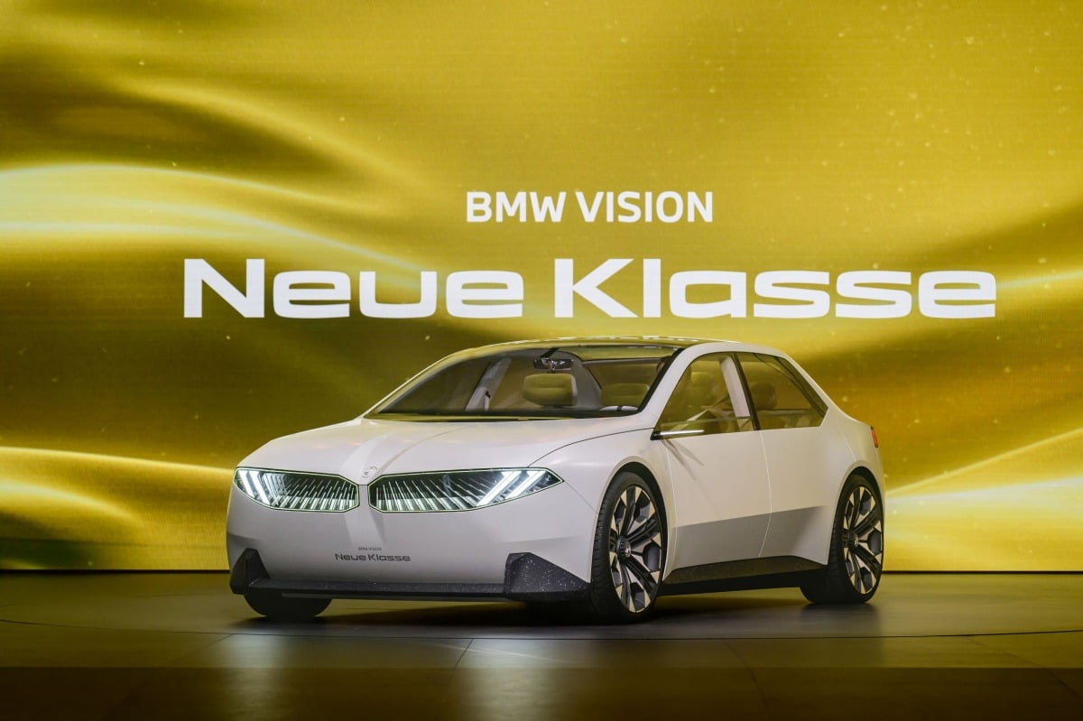 BMW 그룹이 IAA 모빌리티 2023에서 전 세계 최초로 공개한  콘셉트 카 'BMW 비전 노이어 클라쎄'. BMW 제공.