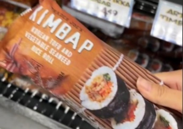 트레이더 조스 냉동 김밥 리뷰 영상/사진=사라 안 씨의 틱톡 영상 캡처