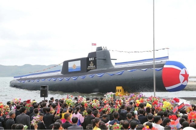  지난 6일 열린 SLBM 탑재 가능 북한 잠수함 진수식 모습/ 연합뉴스