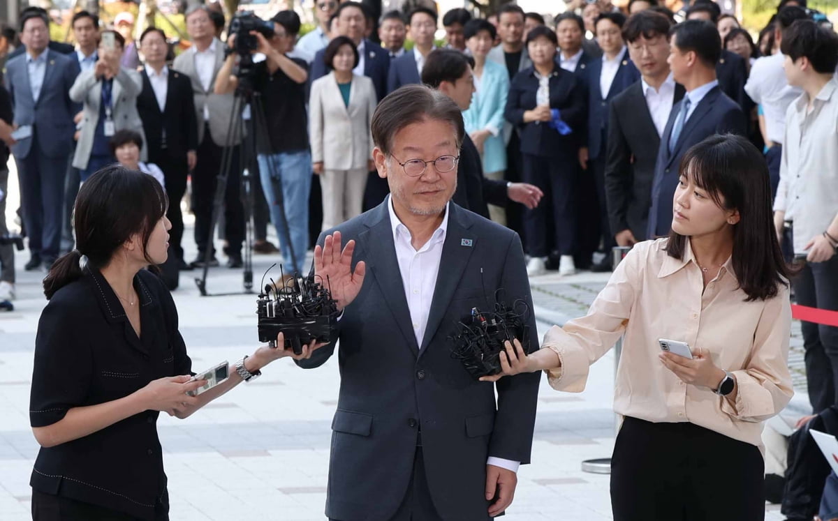 [포토] 이재명, 6번째 검찰 출석