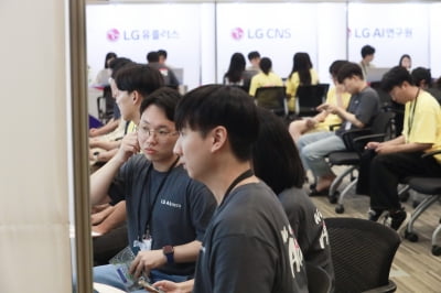 [포토] 'LG Aimers 해커톤' 청년 AI 인재 채용 박람회 열려