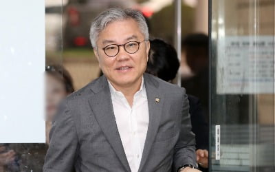 최강욱, '조국 아들 인턴확인서' 집유 확정…의원직 상실