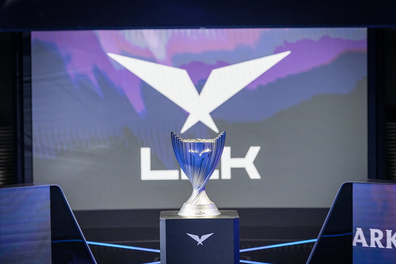 2023 LCK 서머 우승컵 사진(제공=LCK)