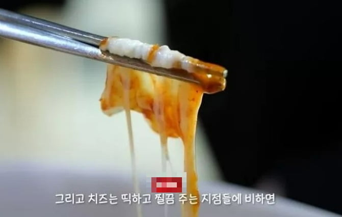 먹방 온라인카지노의 영상 공개 이후 영업 정지를 당하게 된 떡볶이 전문점. /사진=온라인 커뮤니티 캡처