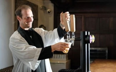 600년 역사 英 교회, 맥주 바 설치했다가…'신성 모독' 논란 휩싸여