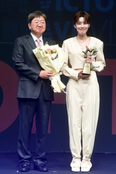 [포토] 장도연, '2023 올해의 브랜드 대상' 여자 예능인 부문 수상