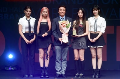 [포토] 하이키, '2023 올해의 브랜드 대상' 여자아이돌 라이징스타 부문 수상
