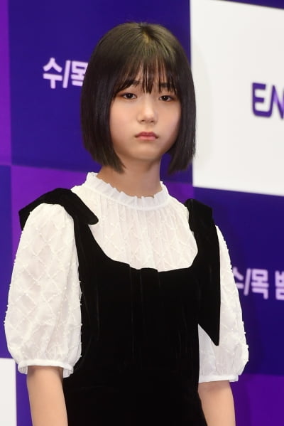 [포토] 유나, '작품 속 차가운 눈빛'