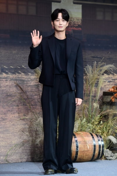 [포토] 이현욱, '블랙으로 멋지게 차려 입고~'