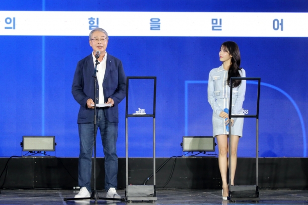 우리금융, 시각·청각 장애 어린이 치료에 매년 10억원 지원&#13;
