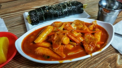 김밥·떡볶이 파는 식당들 위생 괜찮나 봤더니…13곳 적발