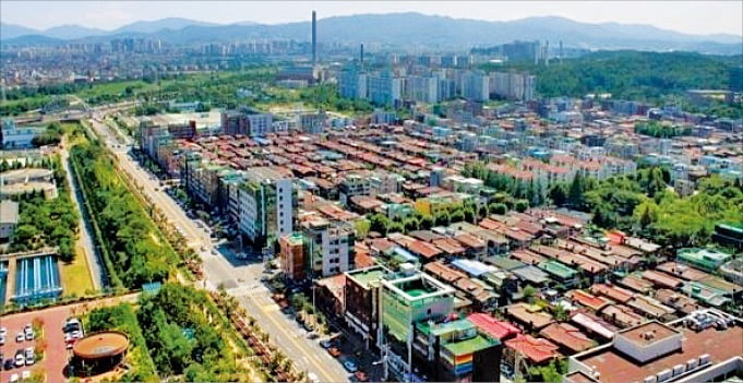 ‘오세훈표 정비사업’인 모아타운을 추진 중인 서울 강남구 일원동 대청마을 전경.   주민 제공 