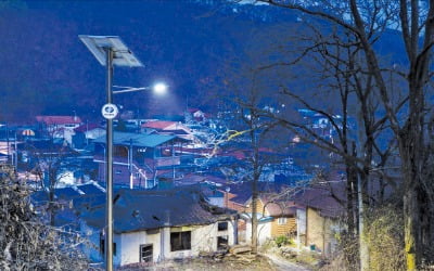 한국수력원자력, 밤길 주민안전 지키는 '빛' 되다…61개 지역에 '안심가로등' 설치