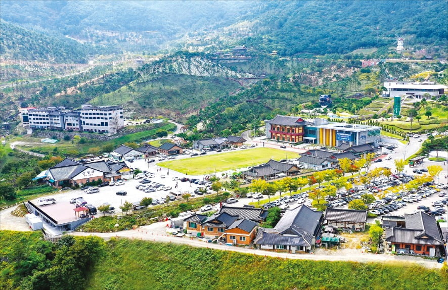 산청동의보감촌 전경. /경상남도 제공 