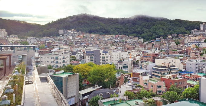 사업 지연 등의 이유로 카지노사이트원이 카지노사이트장 해임에 나선 재건축·재개발 단지가 늘고 있다. 최근 해임 총회 발의가 이뤄진 서울 은평구 갈현1구역 모습.  한경DB 