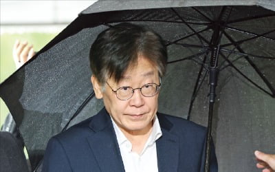 '정치탄압' 날세우던 이재명, 이번엔 묵묵부답