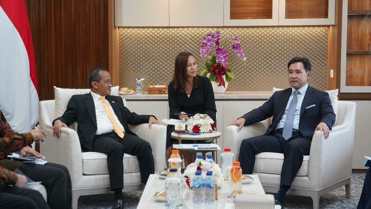 최윤범 고려아연 회장이 바흘릴 라하달리아 인도네시아 투자부 장관과 니켈 공급망 협력에 대해 논의하고 있다. 사진=인도네시아 투자부 제공