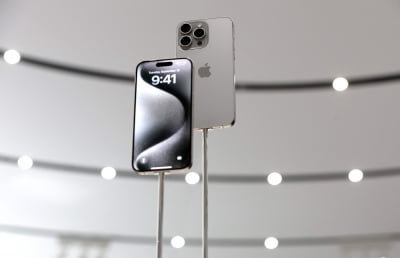 “타오르고 있다”…아이폰15 프로·맥스 과열에 소비자 불만 확산