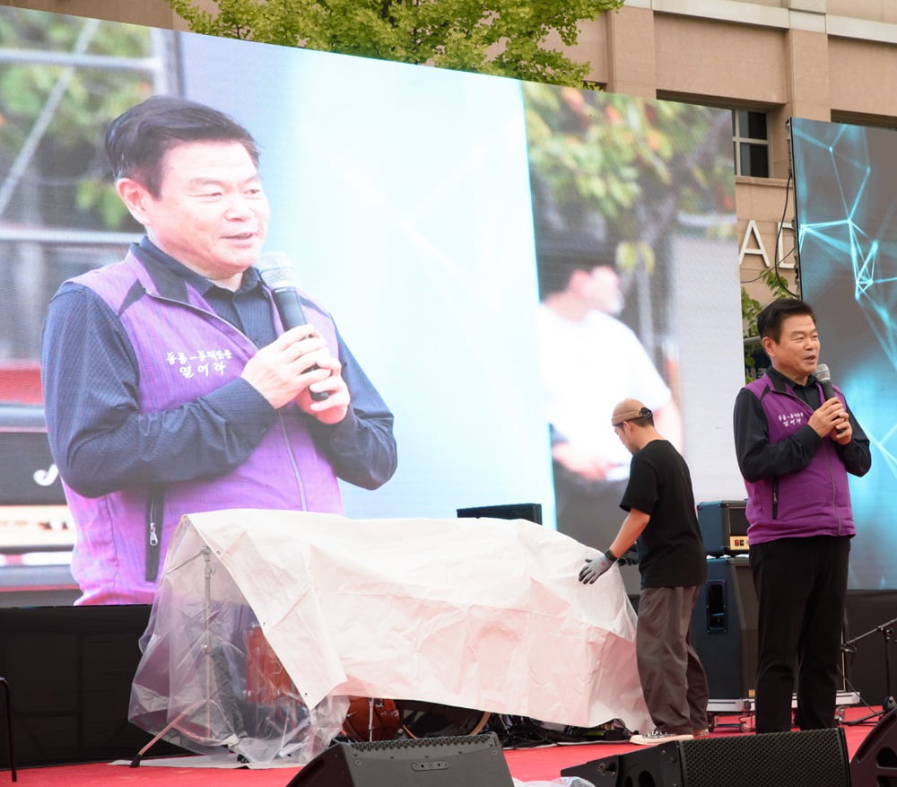 행사를 방문한 이필형 동대문구청장이 축사를 전하고 있다.