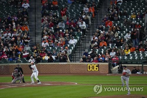 MLB, 가을에도 '피치 클록' 시행…경기 시간 25분 단축 효과