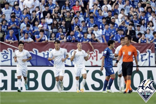 FC서울, 수원 1-0 잡고 7경기 만에 승전고…일류첸코 결승골(종합)