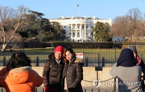 "미군기지에 관광객 위장 중국인들 무단침입…스파이 우려"