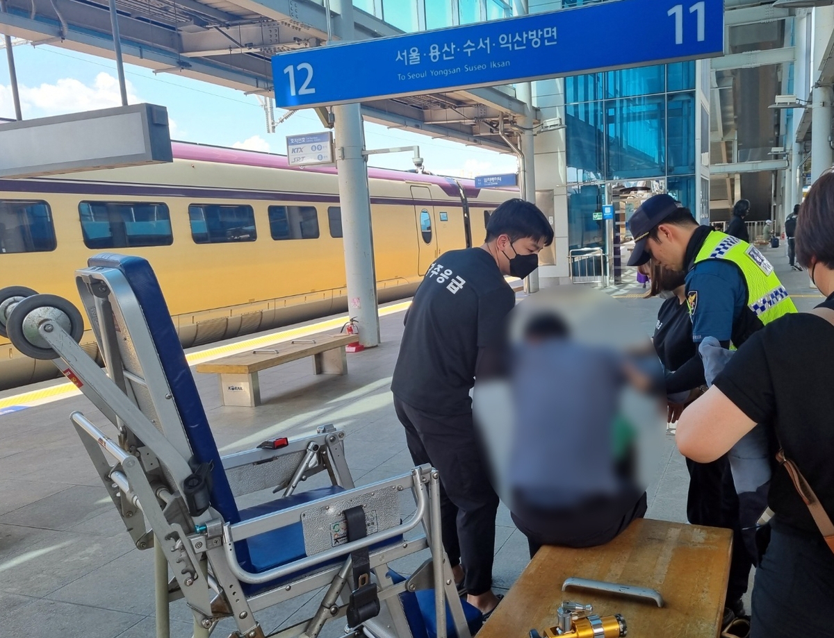 이상 동기 범죄 예방 순찰하던 광주 경찰, 응급환자 안전 조치