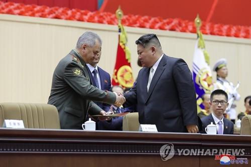 김정은 방러설 속 '군불때기'…北 "전우애"·러 "다면교류 확대"