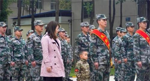 "군대가 모범 보여라" 中 인구 감소 속 군인 출산 장려책 시행