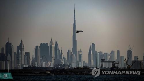 UAE 두바이 해상서 헬기 추락…조종사 2명 실종