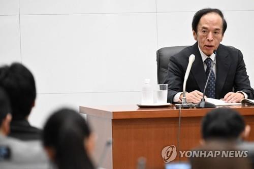 일본은행 총재 "지속적 물가상승시 마이너스금리 해제도 선택지"