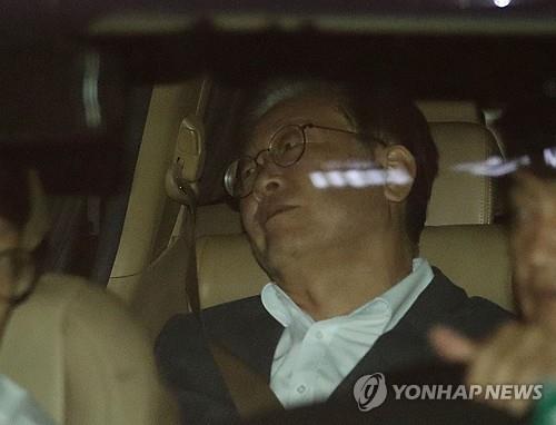 '대북송금' 소환 이재명 11시간 만에 귀가…"정치 검찰에 연민"