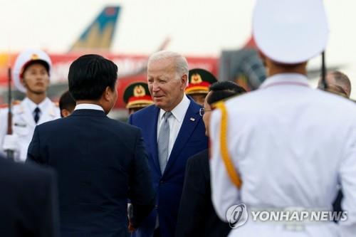 '中견제' 바이든, 베트남 방문…'전략적 동반자'로 관계격상할듯(종합)