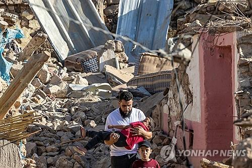 [모로코 강진] 각국서 구조 손길…정작 모로코는 SOS에 '소극'