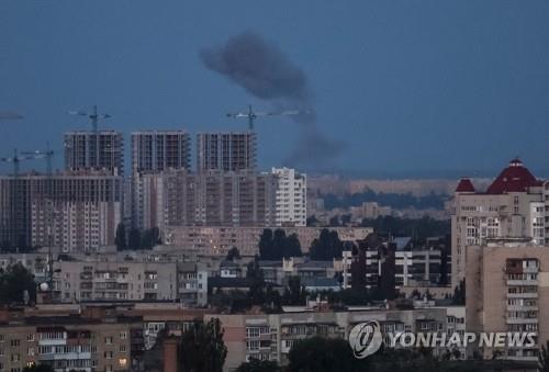 우크라 동부서 자원봉사자 탄 밴 피격…외국 구호요원 2명 사망