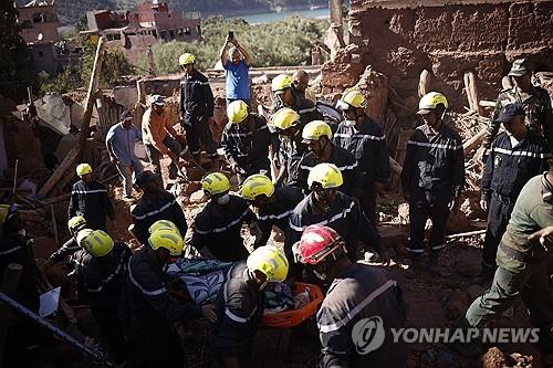 [모로코 강진]'최고 권력' 국왕, 지진 당시 파리에…대응 '공백'