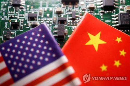 '아이폰 차단' 카드 본격화한 중국…미중 반도체 전쟁 확전일로