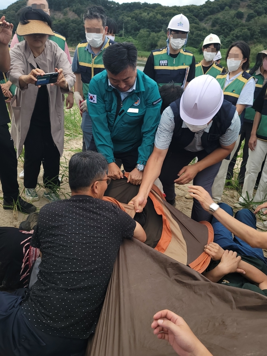 '공주보 담수 백제문화제 비판' 환경단체 천막 철거돼