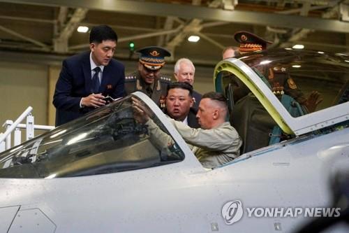 김정은, 러시아 전투기 생산공장 이어 공군기지 등 방문 가능성(종합)